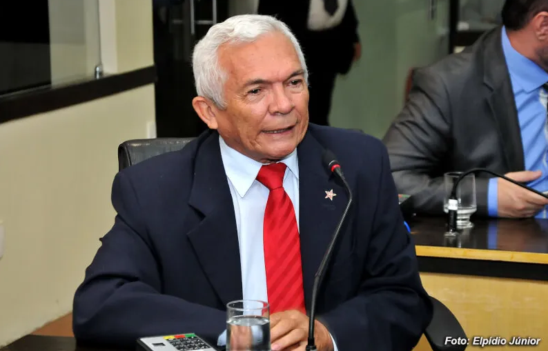 “Nem a militância do PT, nem a do PSB vota em Carlos Eduardo”, diz Fernando Lucena