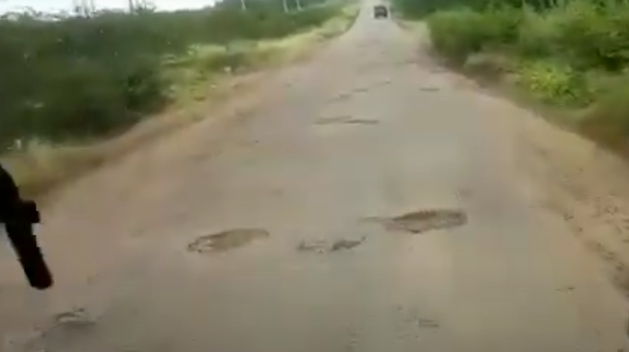 VÍDEO: Estrada que liga cidades no Seridó do estado encontra-se cheia de buracos