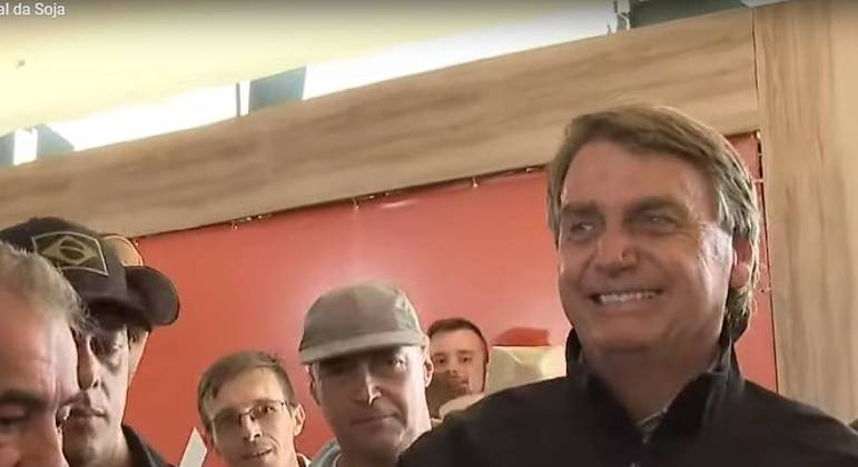 Bolsonaro volta a criticar lucro da Petrobras e diz que “Brasil não aguenta mais um reajuste de combustível”