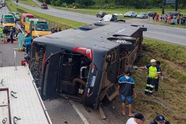 'Meu Deus, meu Deus!', gritou o motorista antes de ônibus tombar e causar morte de cantor; VÍDEO