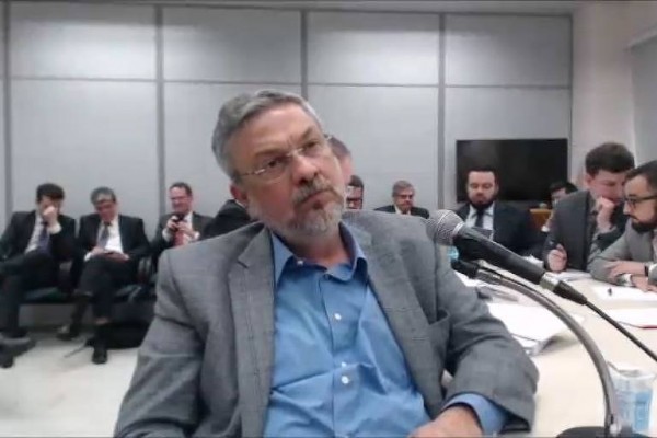 VÍDEO: Viraliza na web jingle editado de Lula com delações da Lava Jato; ASSISTA