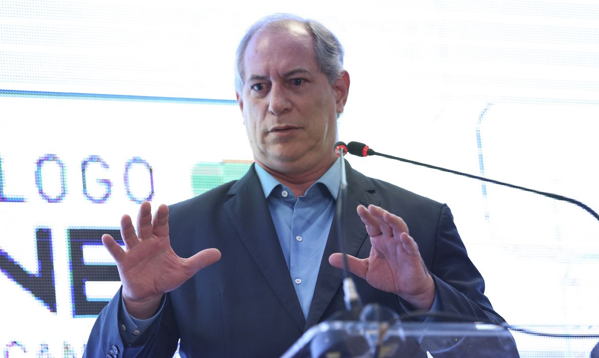 Ciro Gomes anuncia teste positivo para covid-19 e suspende pré-campanha