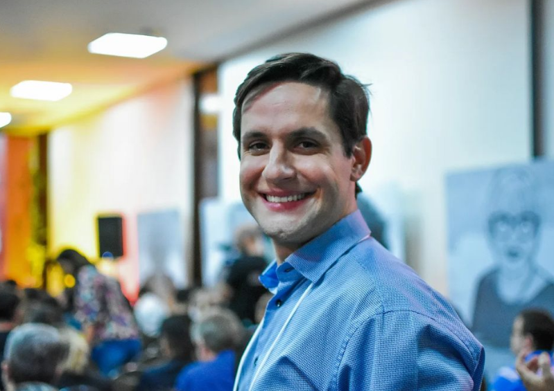 Rafael Motta ironiza oficialização da aliança Carlos Eduardo e Fátima