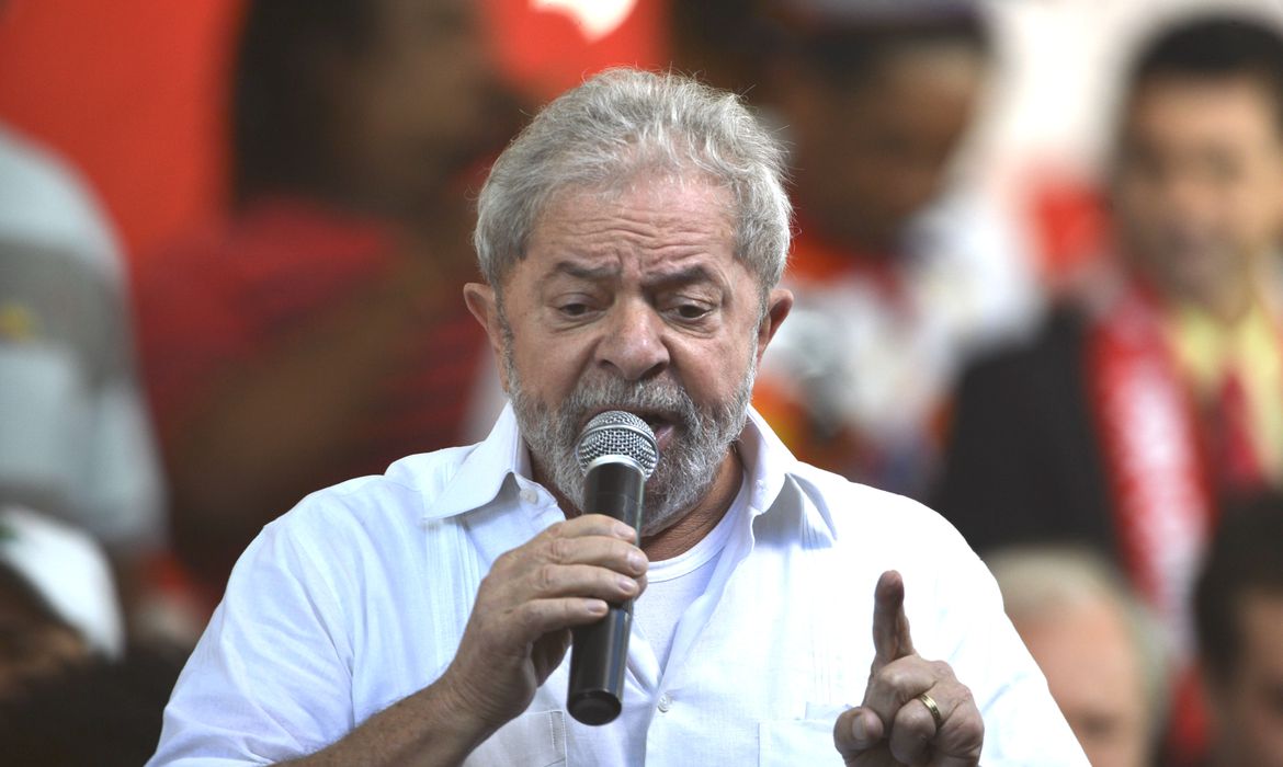 VÍDEO: Lula promete acabar com teto de gastos