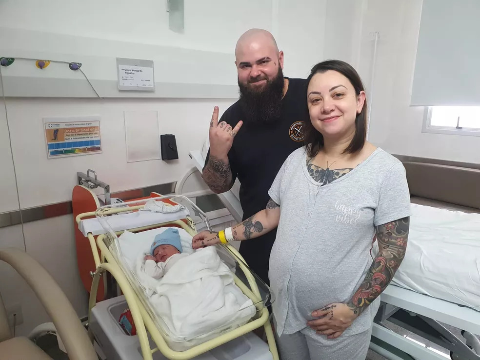 VÍDEO: Vocalista do Metallica liga para fã que teve filho em show no Brasil