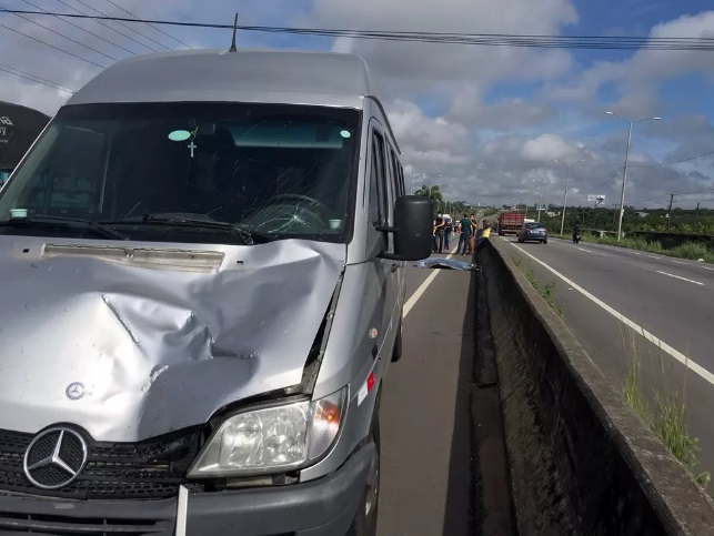 Policial morre atropelado por van na BR-304 na Grande Natal