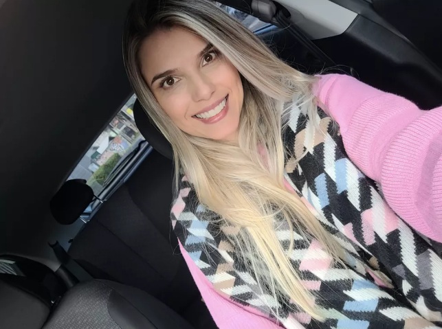 Para evitar multa, mulher faz festa de 'descasamento' após fim de noivado
