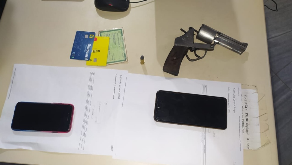 Dupla suspeita de praticar assaltos no 'Beco da Lama' é presa pela PM