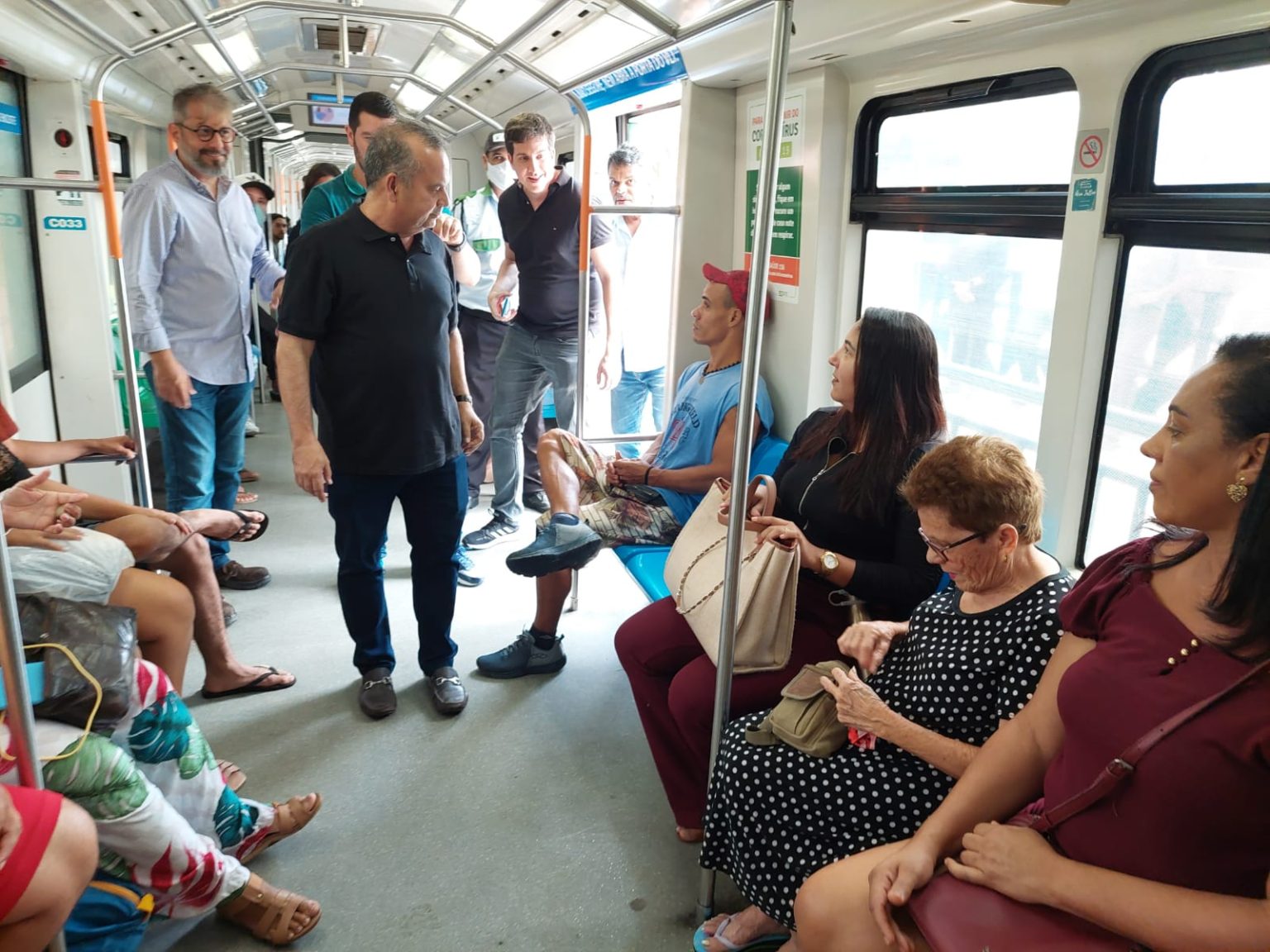 Rogério Marinho viaja em nova linha de trem na Grande Natal e dá recado a adversários: “É trabalho que chama"