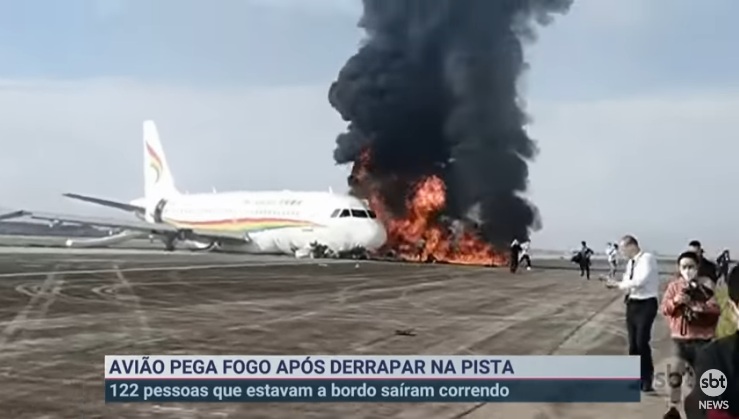 VÍDEO: Avião com 122 pessoas pega fogo durante a decolagem