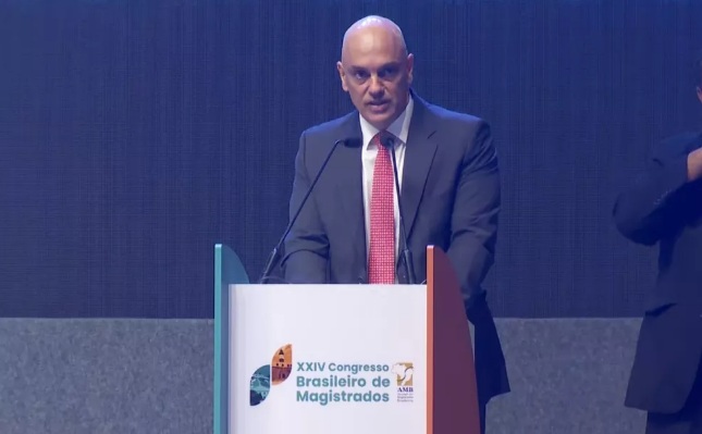 Moraes diz que eleições serão “limpas, transparentes” e “com urnas eletrônicas”