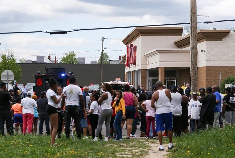 Atirador mata 10 e deixa 3 feridos em supermercado no estado de Nova York