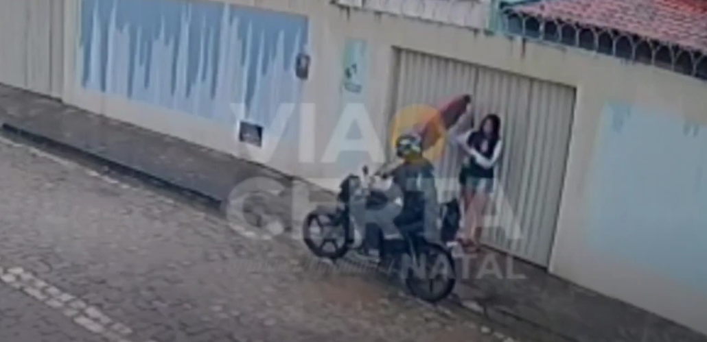 VÍDEO: Câmeras flagram ação de "maníaco da moto" na Grande Natal