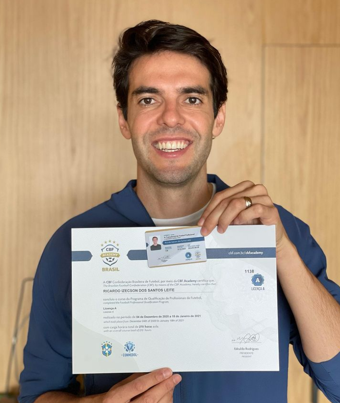Campeão do Mundo pela Seleção em 2002 conclui curso de treinador e se coloca no mercado: "Falta o time agora"