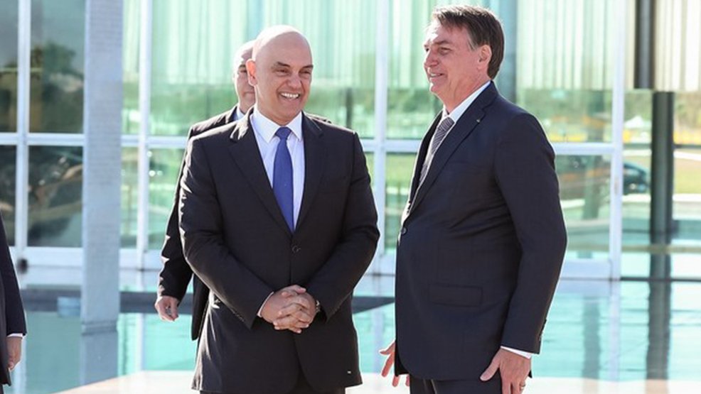 Bolsonaro ajuíza notícia-crime contra ministro do STF