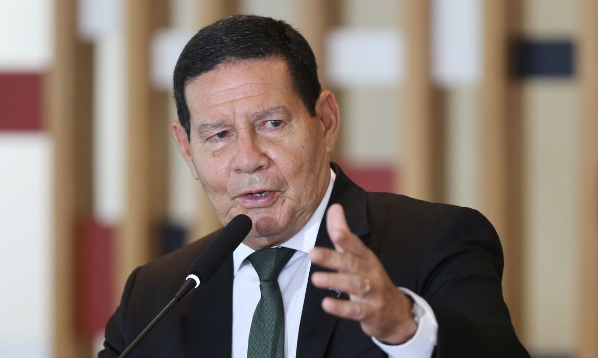 Mourão: Moraes é parcial e Bolsonaro usa “armas que Justiça dá”