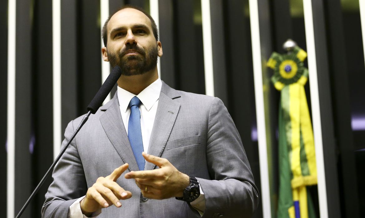 Eduardo Bolsonaro ironiza Doria e diz que “desistiram do calcinha”