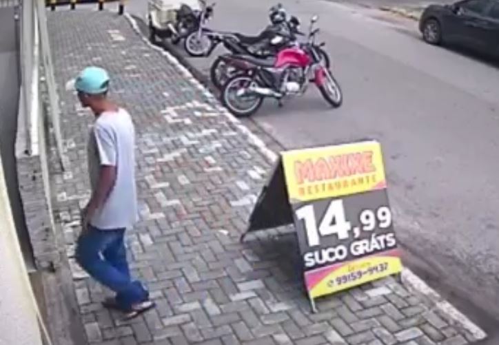 VÍDEO: Bandidos fazem arrastão em restaurante de Ponta Negra e fogem em carro roubado
