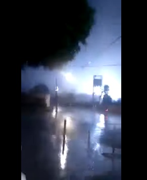 VÍDEO: Queda de raio assusta moradores na Grande Natal