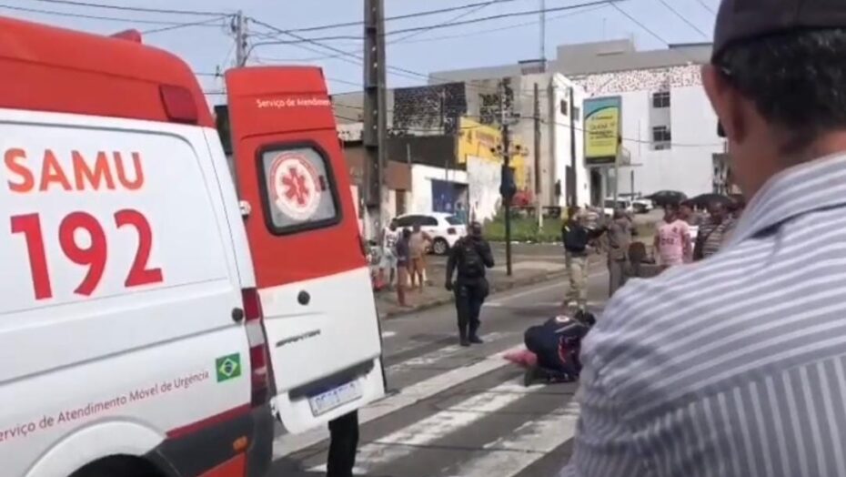 Acidente entre caminhão e motocicleta deixa dois feridos em movimentada avenida de Natal
