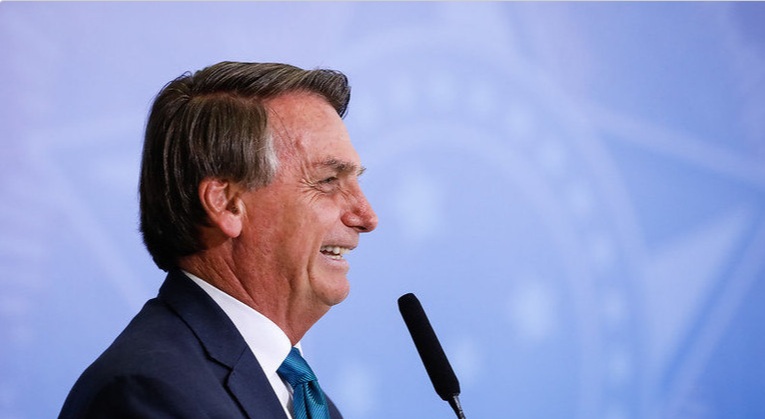 Bolsonaro parabeniza policiais por operação que resultou na morte "de pelo menos 20 marginais"