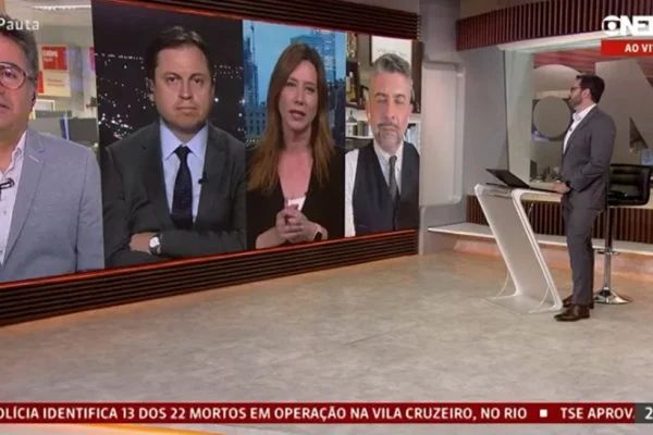 Jornalista da GloboNews é corrigida ao vivo após usar termo “denegrir”