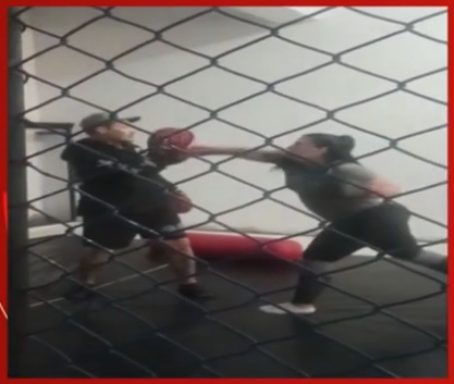 Frentista que bateu em homem que a assediou treina para evento de MMA
