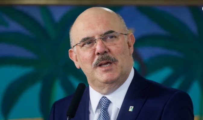 PF conclui que Milton Ribeiro não cometeu crime em disparo de arma no aeroporto
