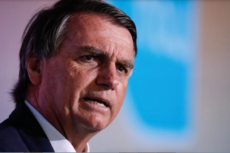 Bolsonaro diz que Alexandre de Moraes é ‘totalmente parcial’ e ‘ataca a democracia’