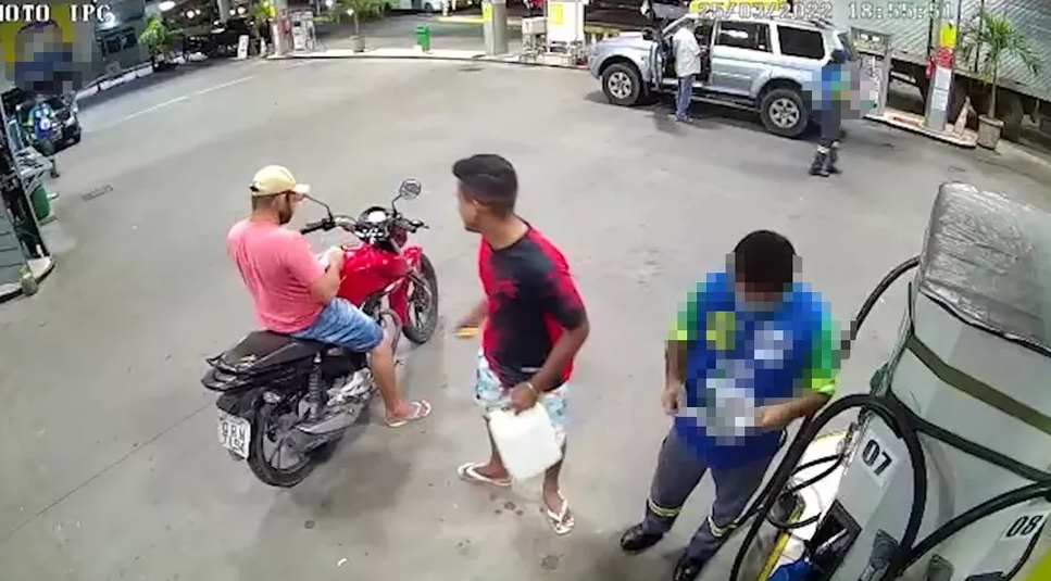 VÍDEO: Assaltante dança e comemora após usar cartão roubado de PM