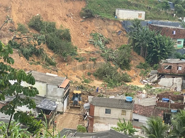 Sobe para 84 número de mortes confirmadas por causa das chuvas em Pernambuco