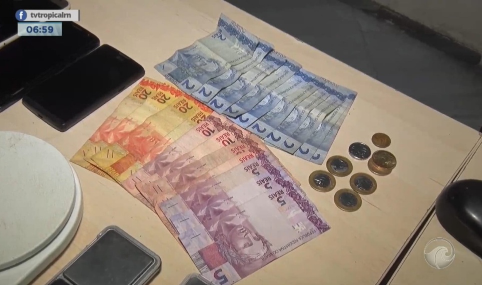 Trio é flagrado com drogas em casa na Grande Natal