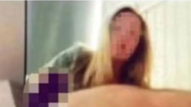 Casal esquece câmera aberta em cerimônia religiosa e transmite relação sexual