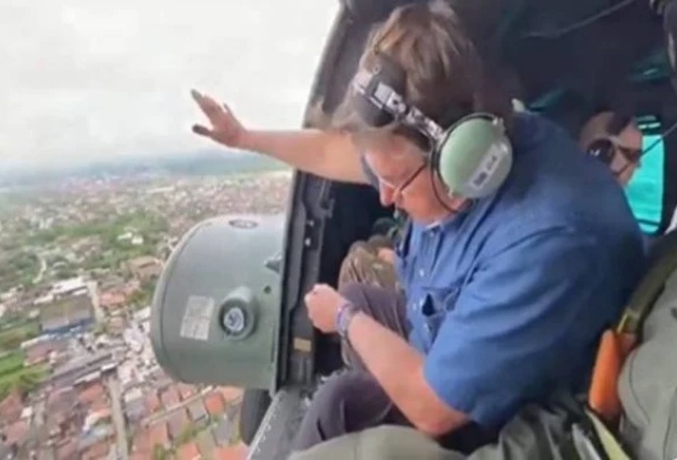 VÍDEO: Bolsonaro sobrevoa Recife após desastres causados pelas chuvas