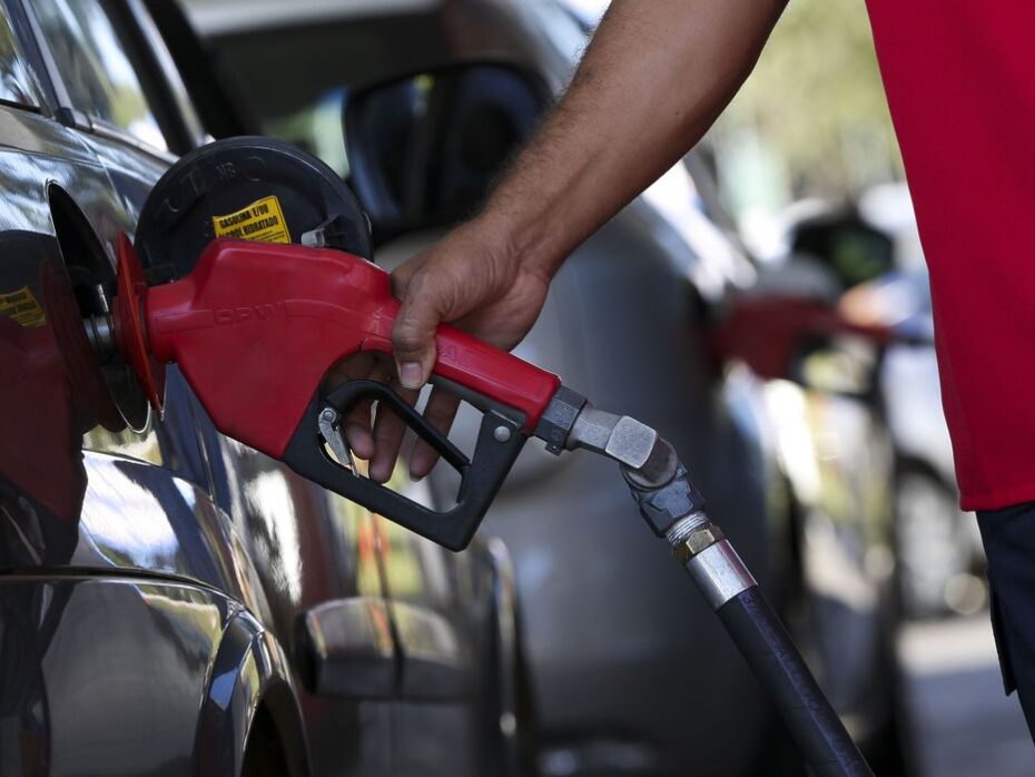 Preços da gasolina e do diesel têm leve queda; defasagem do diesel volta a subir