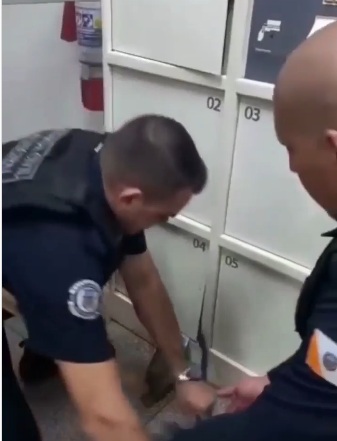 VÍDEO: Criança fica presa em guarda-volumes de agência bancária