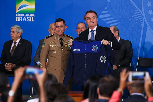 Presença de militares em cargos de confiança cresce 193% no governo Bolsonaro