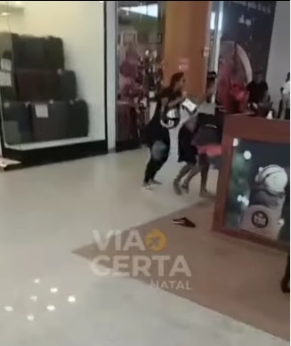 VÍDEO: Membros de torcidas organizadas brigam em shopping de Natal