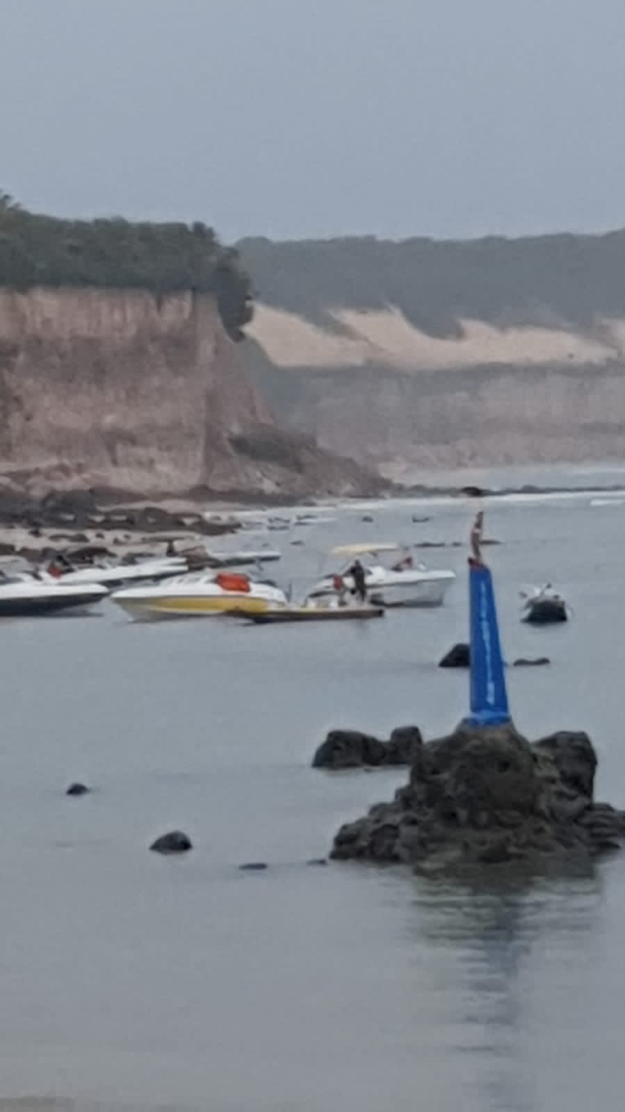 Novo deslizamento de terra na praia de Pipa; Defesa Civil isolou o local