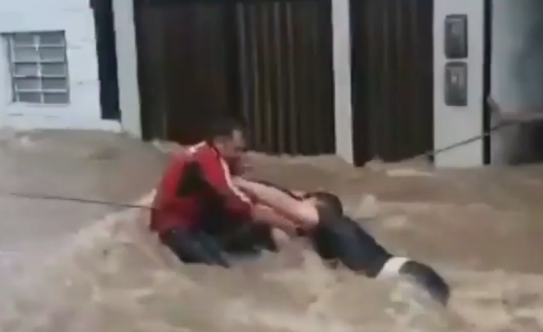 Vídeo mostra desespero das pessoas com enchente na Grande Recife