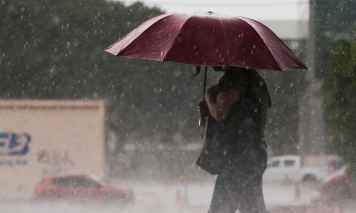 Defesa Civil Nacional alerta para chuvas intensas no RN e demais estados do Nordeste neste sábado