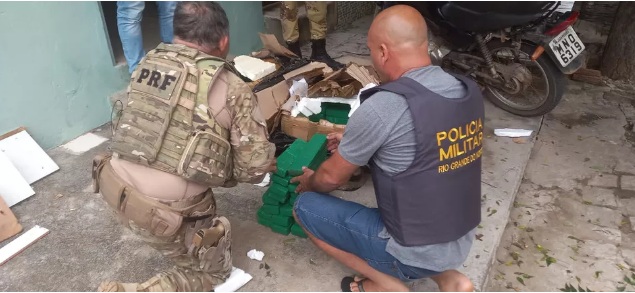 PRF prende oito pessoas e apreende mais de 100 kg de maconha no RN