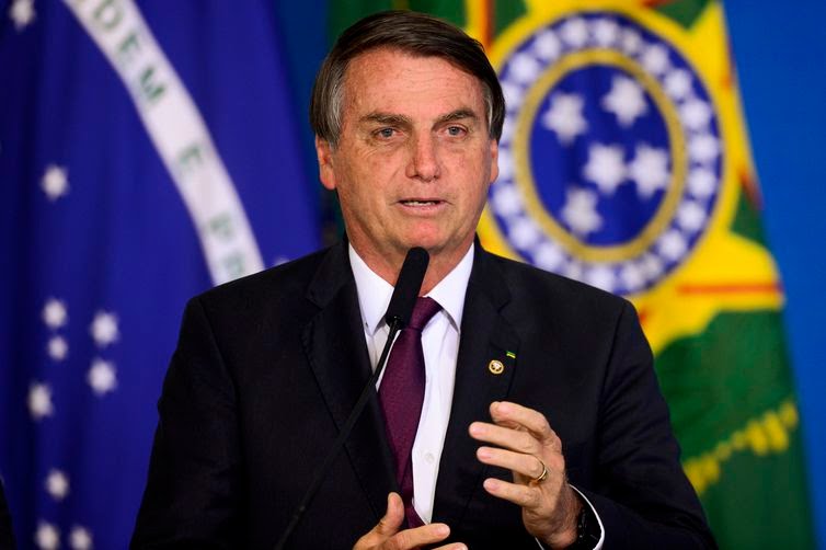 Bolsonaro propõe à Globo entrevista ao vivo: “Topa Bonner?”