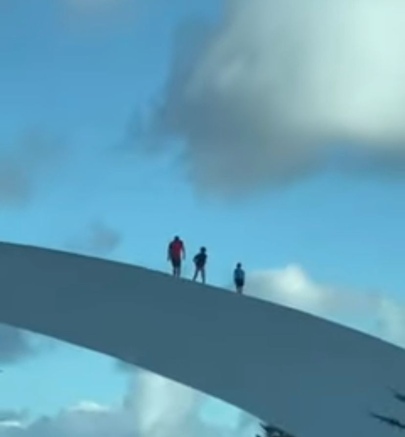 VÍDEO: Motorista flagra pessoas em cima do Pórtico na entrada de Natal