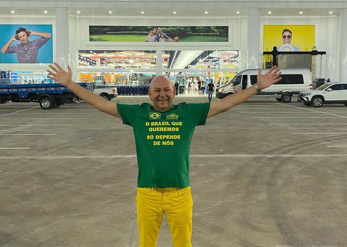 Dono da Havan rebate vereadora do PT e afirma que ela quis “lacrar” criticando símbolo da loja