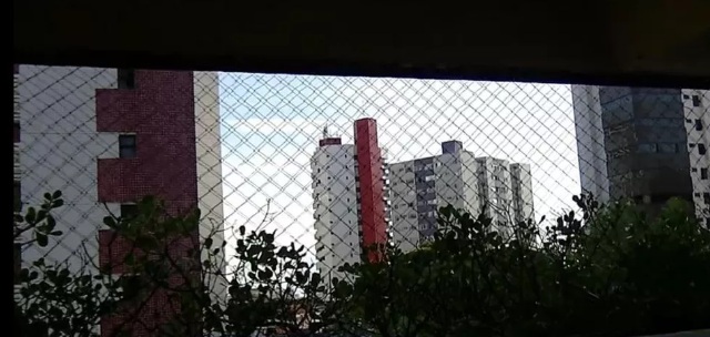 Álvaro Dias sanciona lei que obriga instalação de telas de proteção e grades em condomínios
