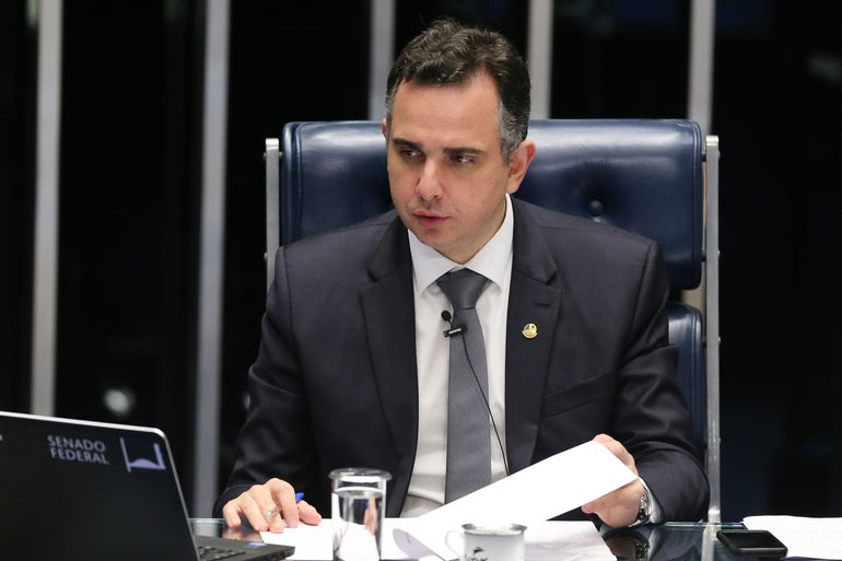 Pacheco faz nova reunião com governadores para discutir limite de ICMS sobre combustíveis