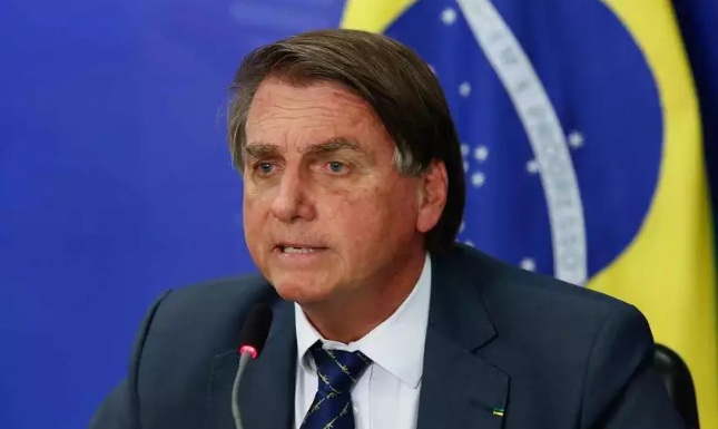 Bolsonaro afirma que respeitará resultado da eleição, "vença quem vencer"