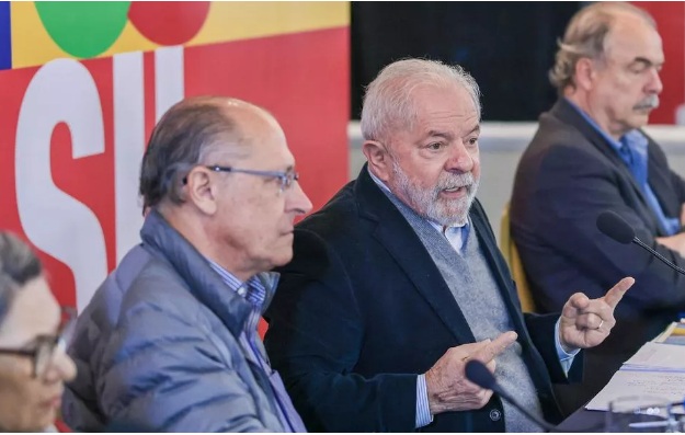 PT divulga plano de governo sem propostas do PSB e aliados reclamam