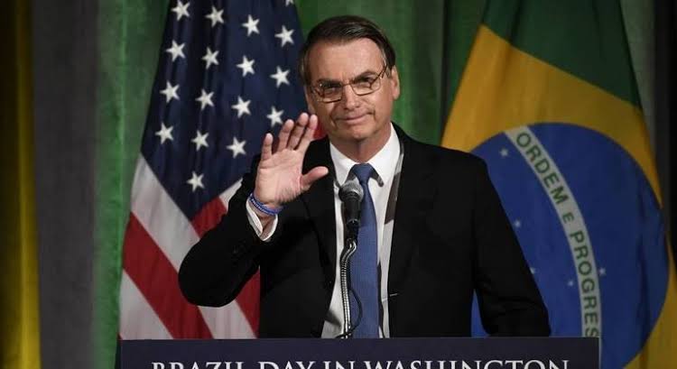 Nos EUA, Bolsonaro diz que espera reaproximação com Joe Biden